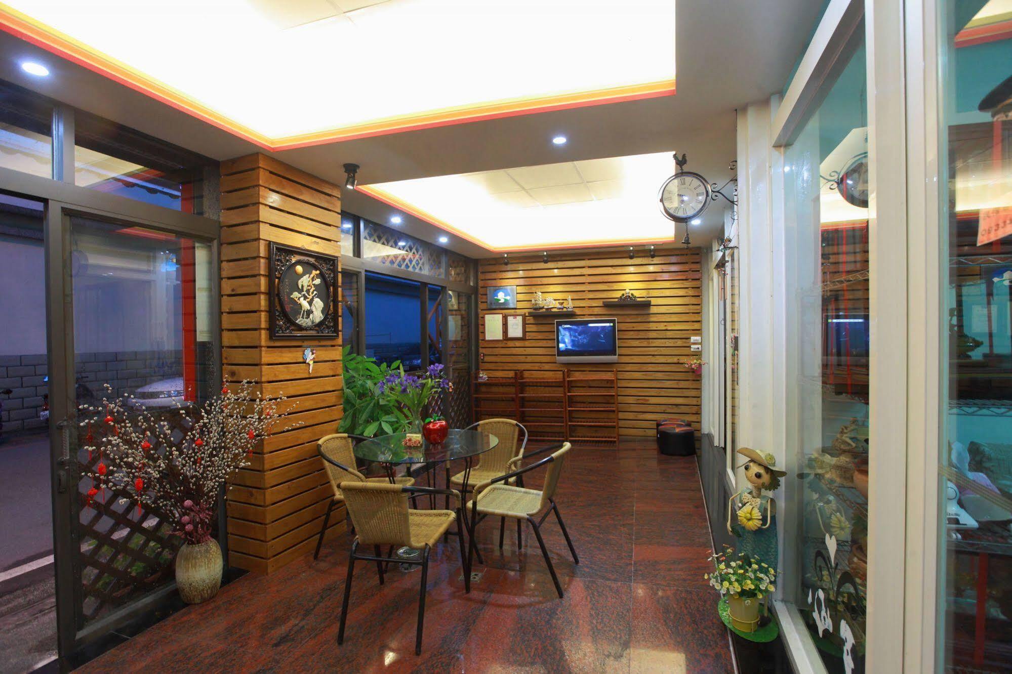 First Place B&B Kota Hualien Bagian luar foto