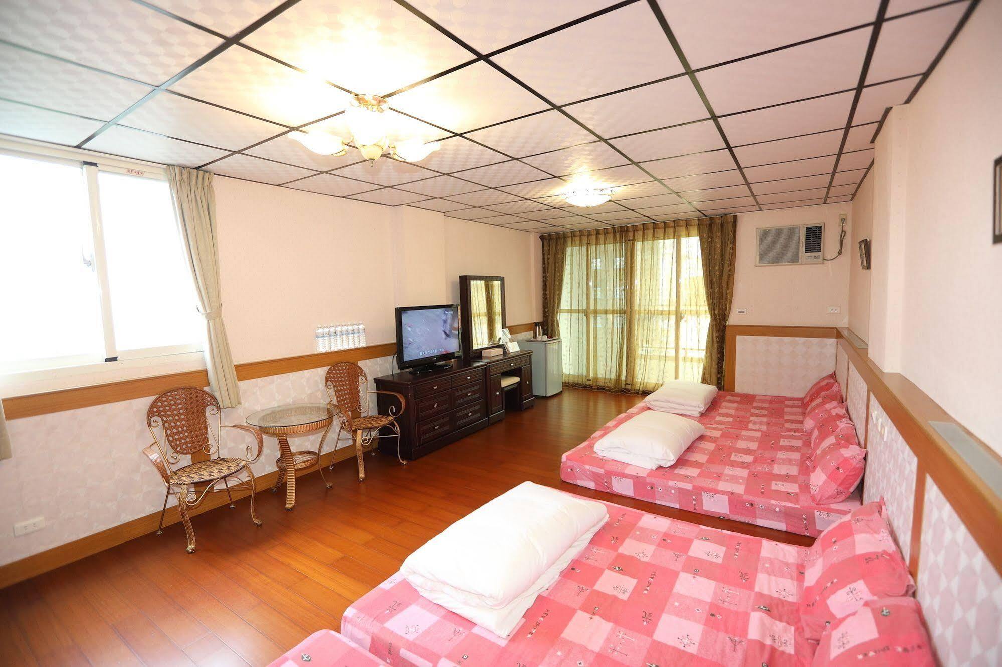 First Place B&B Kota Hualien Bagian luar foto