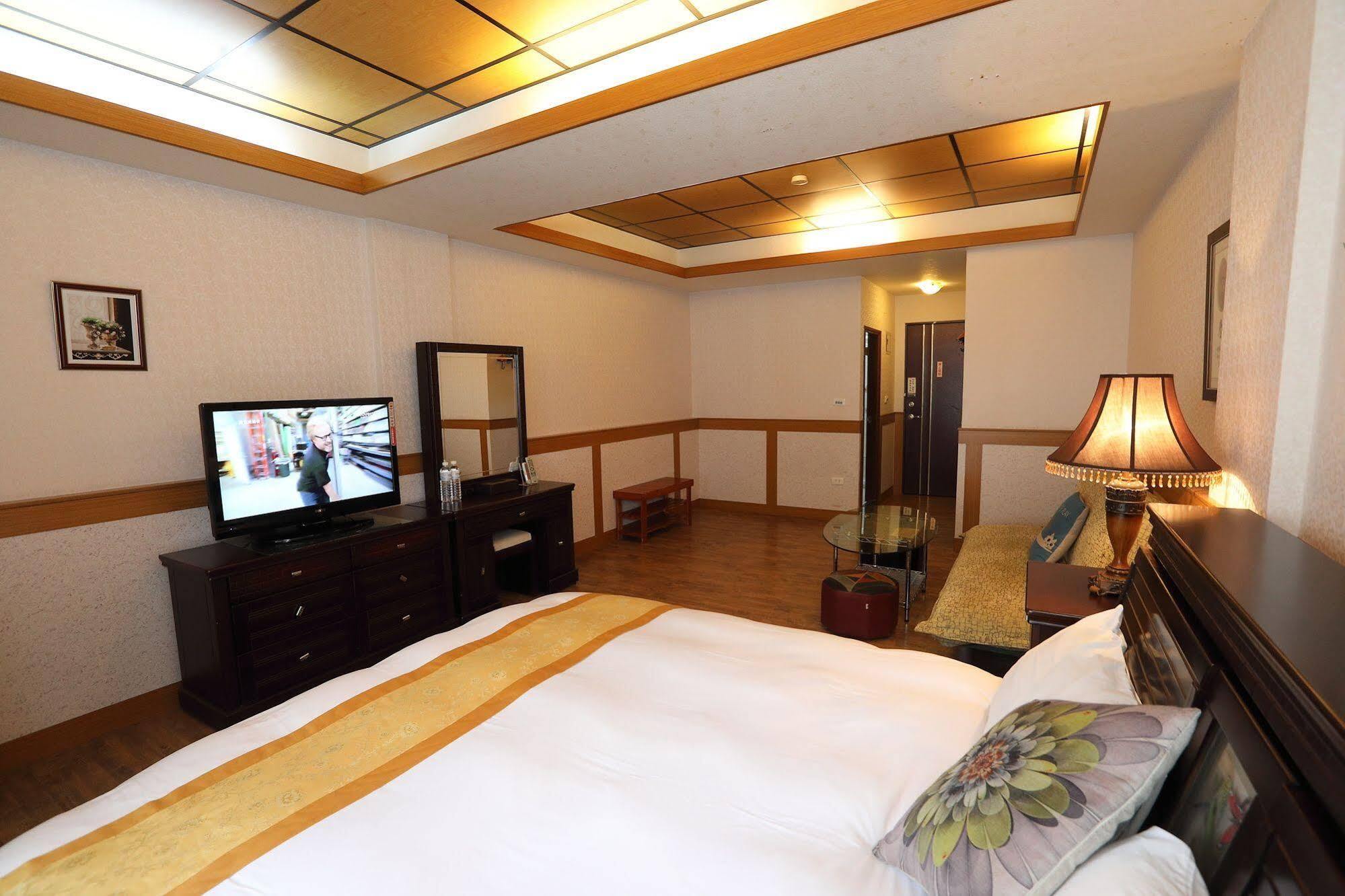 First Place B&B Kota Hualien Bagian luar foto