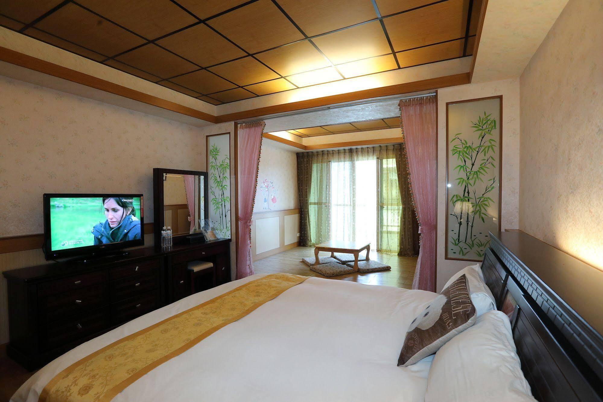First Place B&B Kota Hualien Bagian luar foto