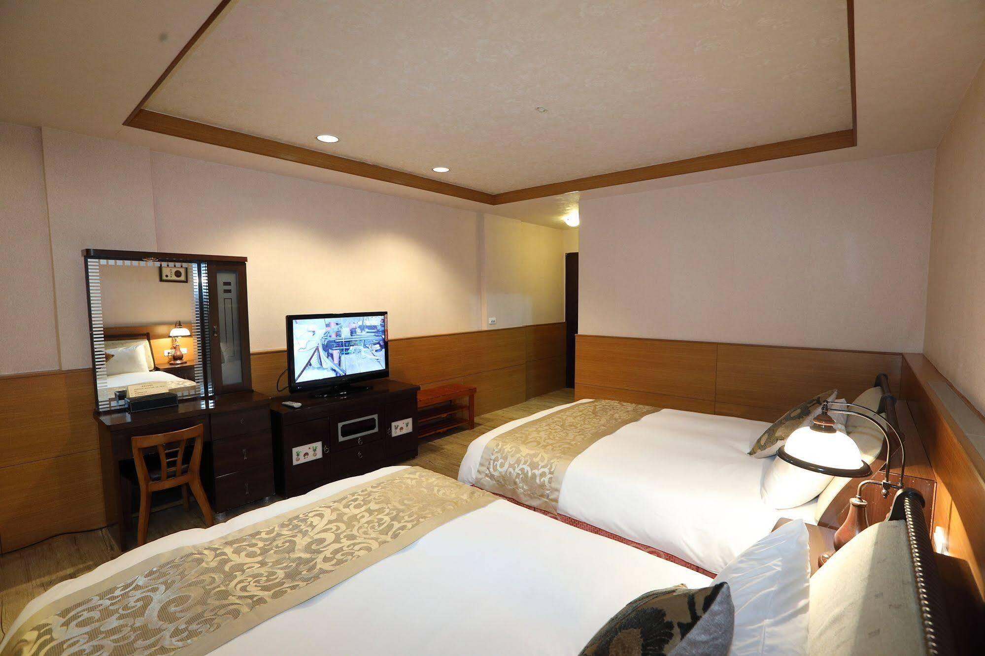 First Place B&B Kota Hualien Bagian luar foto