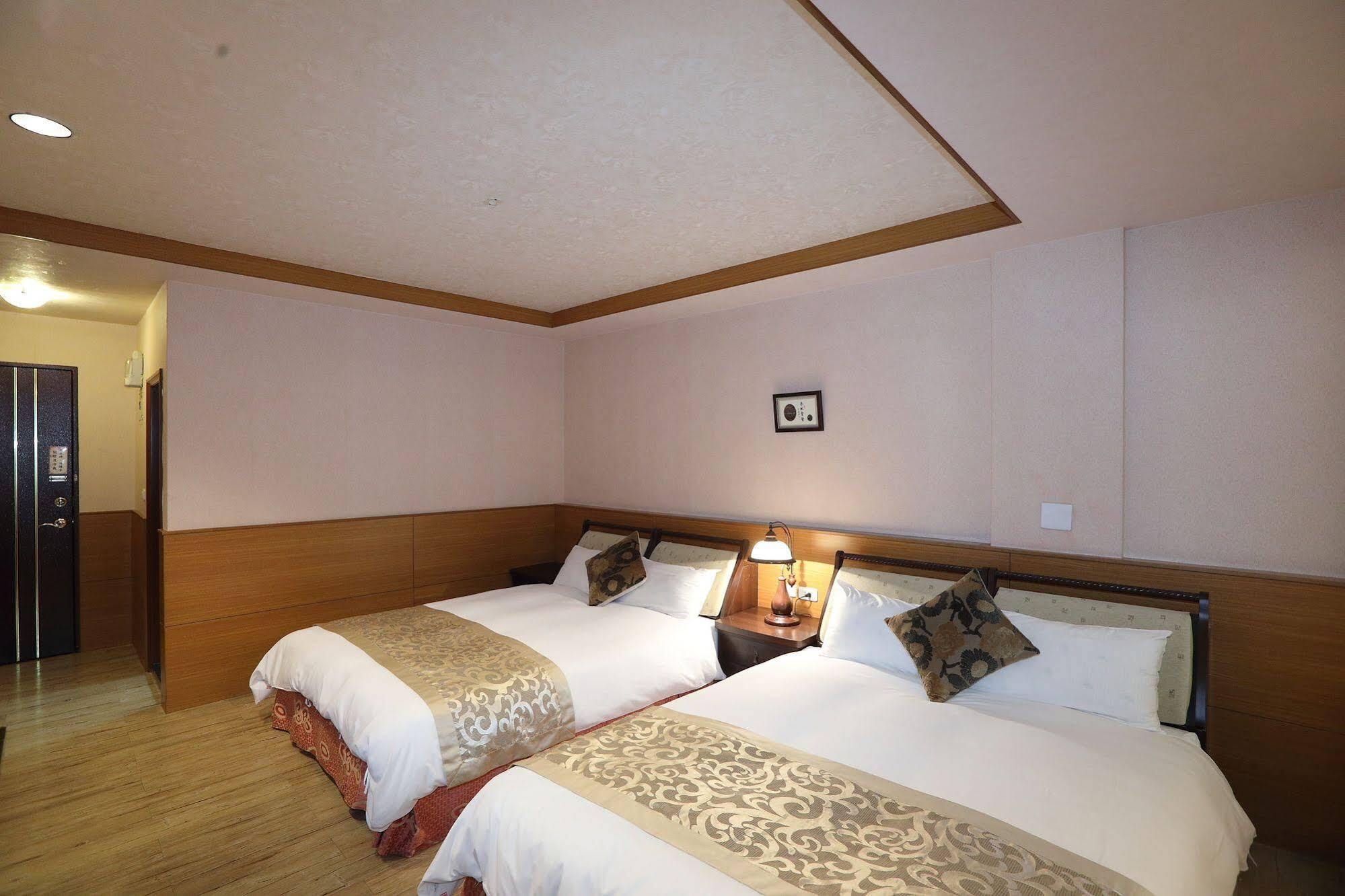 First Place B&B Kota Hualien Bagian luar foto