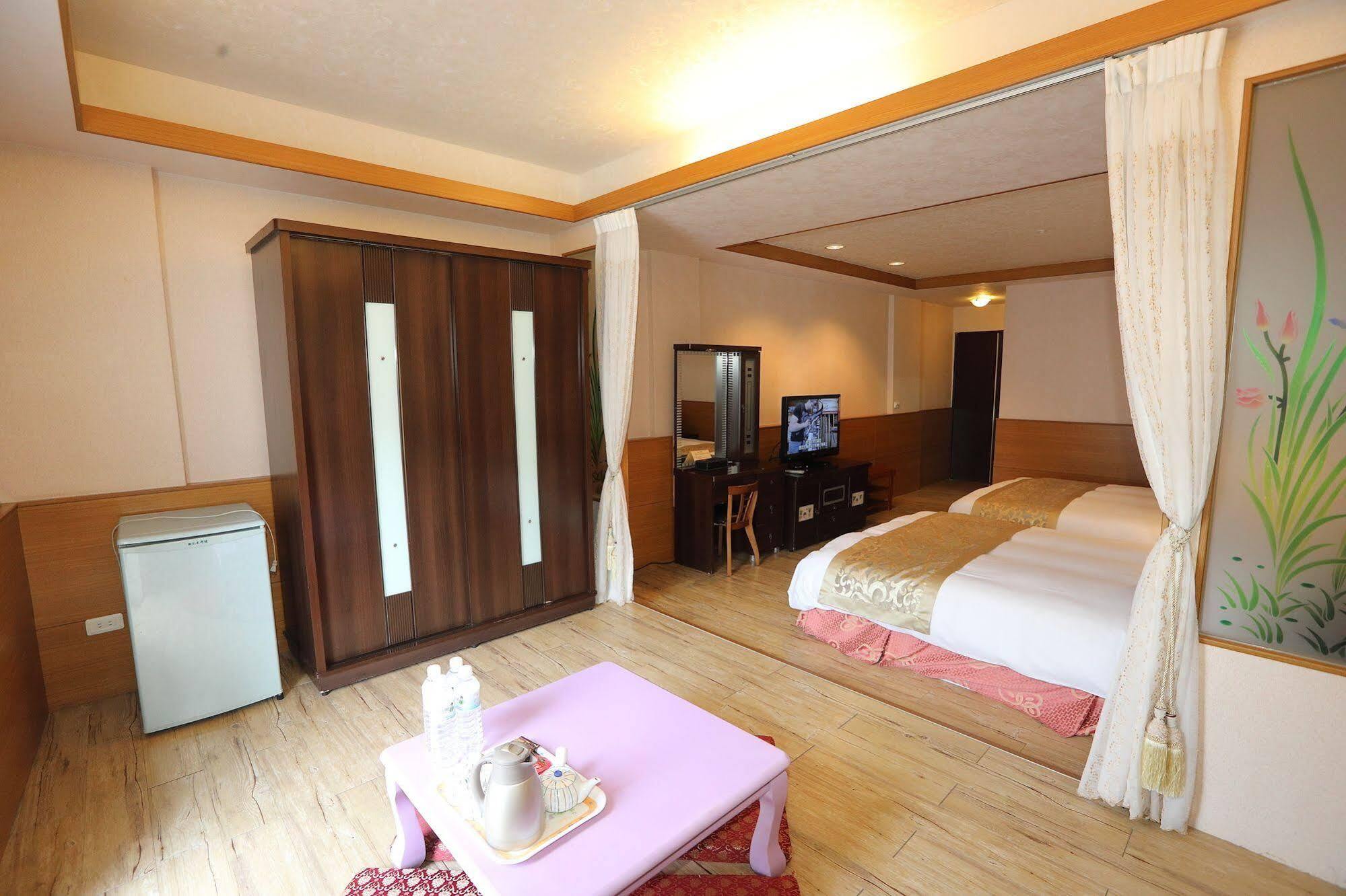 First Place B&B Kota Hualien Bagian luar foto