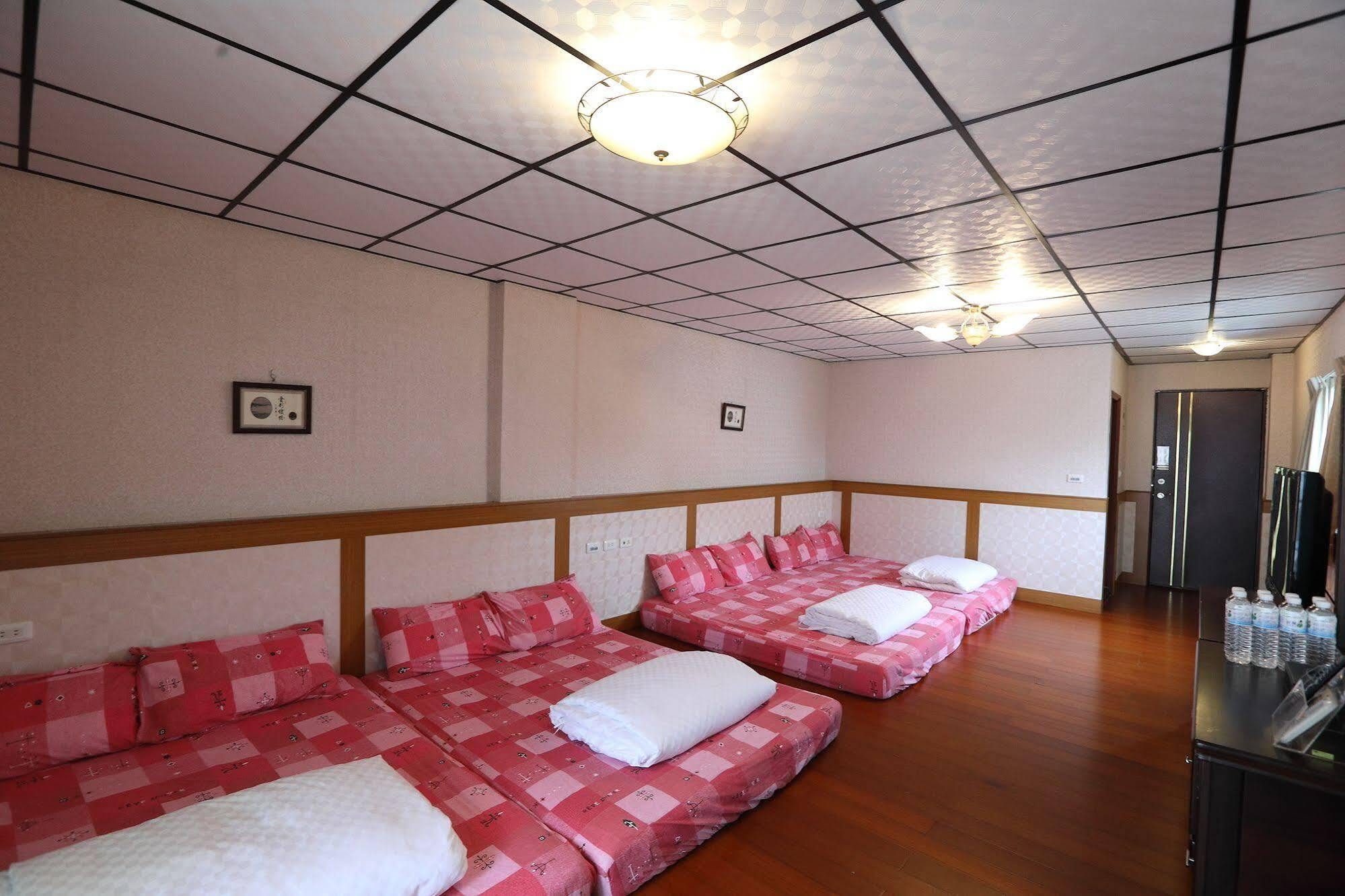 First Place B&B Kota Hualien Bagian luar foto