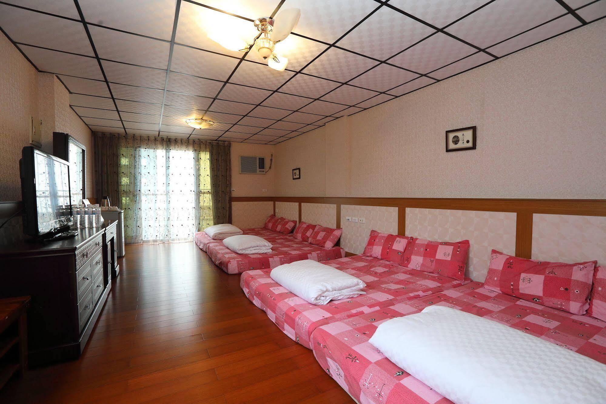 First Place B&B Kota Hualien Bagian luar foto