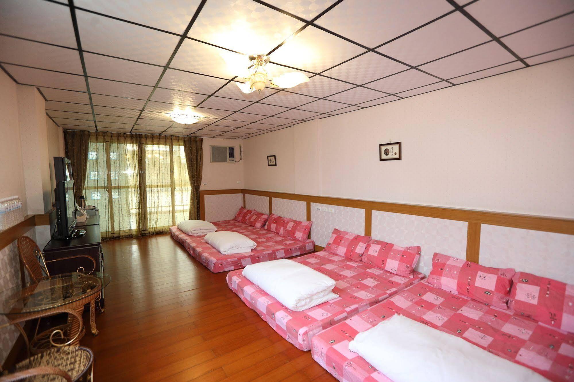 First Place B&B Kota Hualien Bagian luar foto