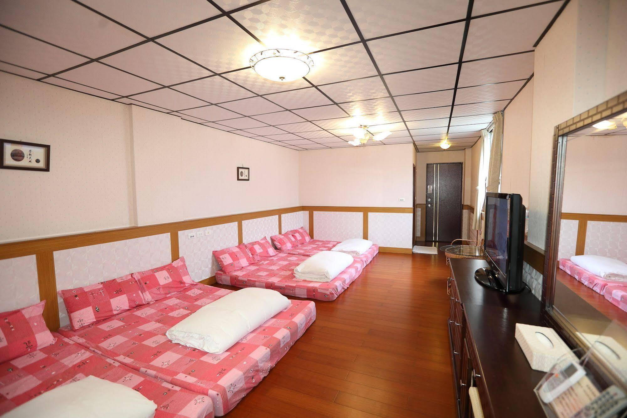First Place B&B Kota Hualien Bagian luar foto