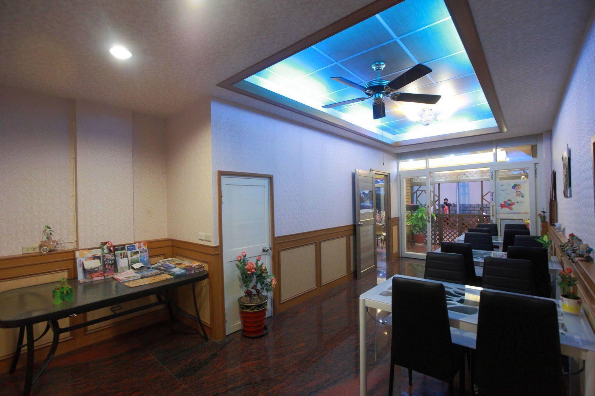 First Place B&B Kota Hualien Bagian luar foto
