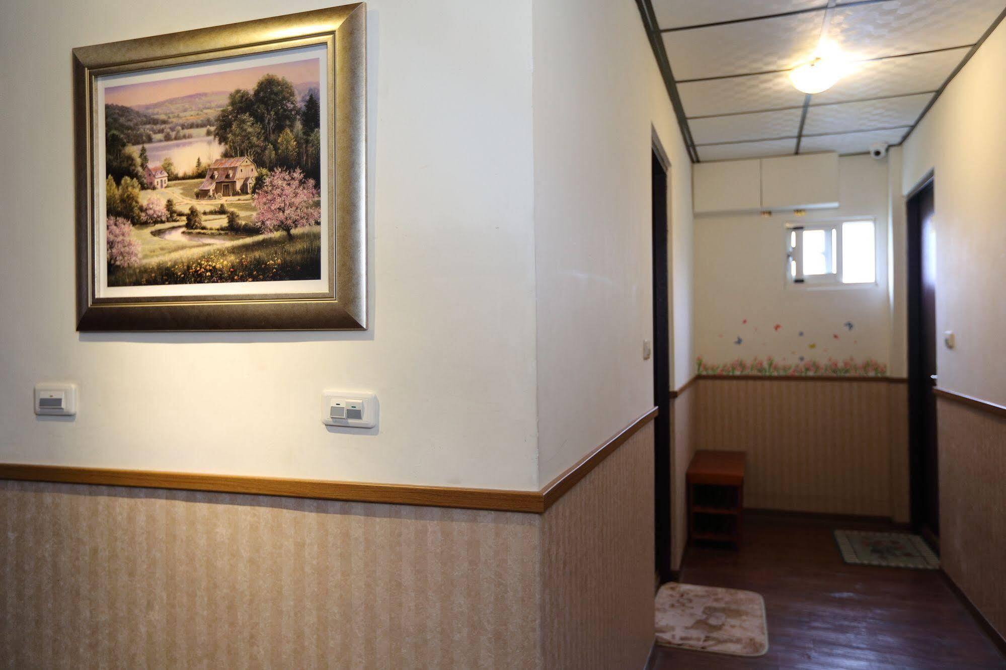 First Place B&B Kota Hualien Bagian luar foto